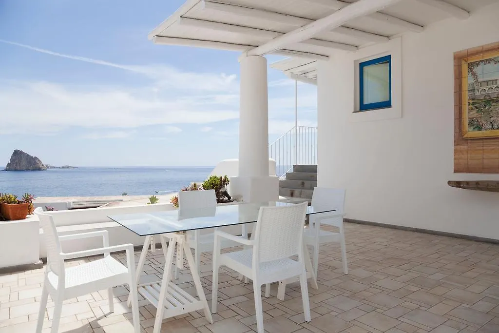 ***  Hotel La Terrazza Panarea Italien