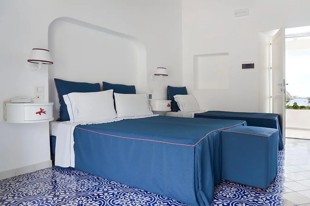 ***  Hotel La Terrazza Panarea Italien