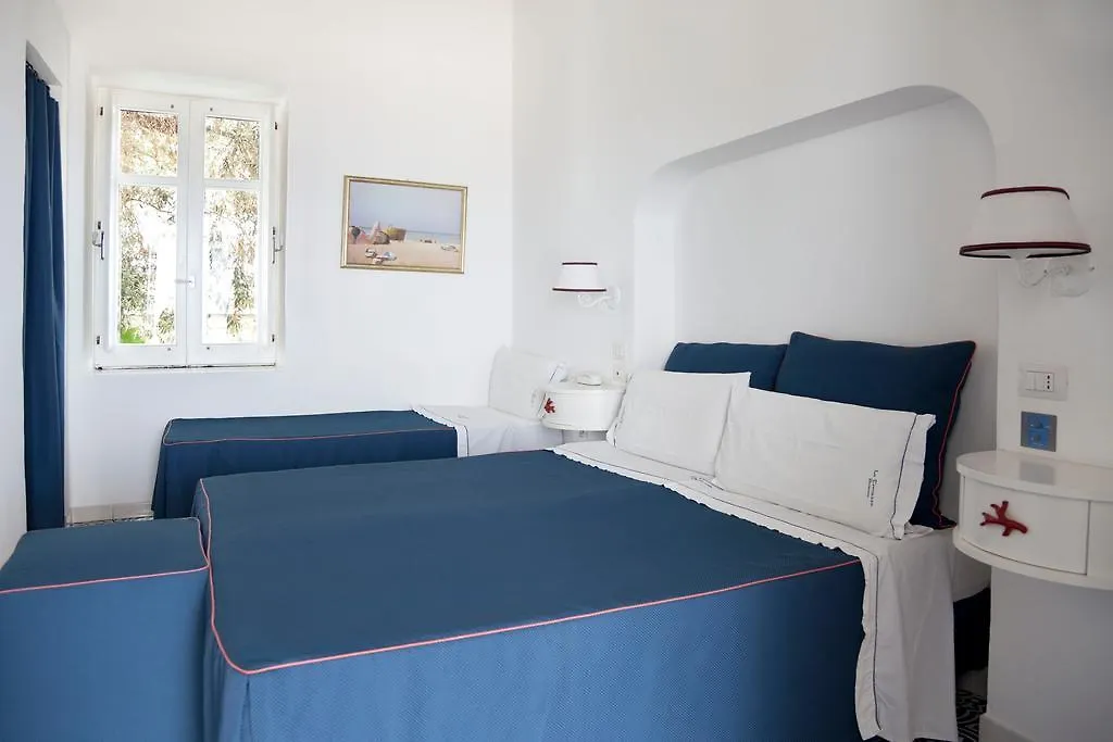 Hotel La Terrazza Παναρέα 3*,